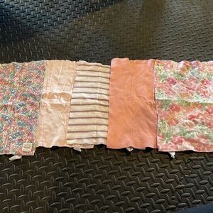 Burt’s Bees baby set of five like new burp cloths